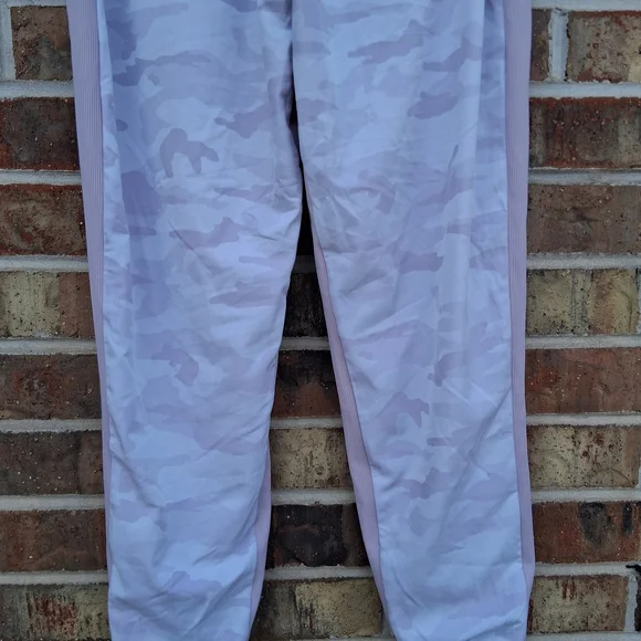 NWT π Athleta Brooklyn Lined Camo Joggers Sz. 6 - Picture 10 of 15